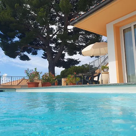 Sunshine 2 Holiday home