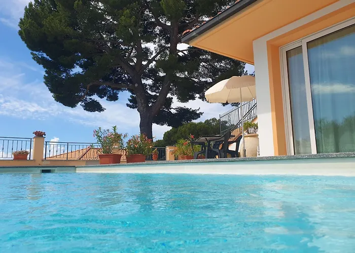 Sunshine 2 Semesterbostad