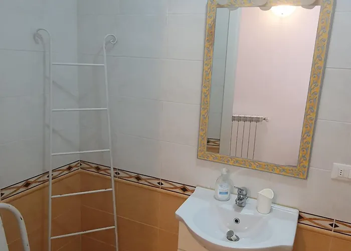 Semesterbostad Sunshine 2 Marina dʼAndora