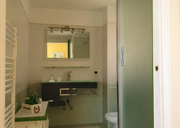 Sunshine 2 Semesterbostad *